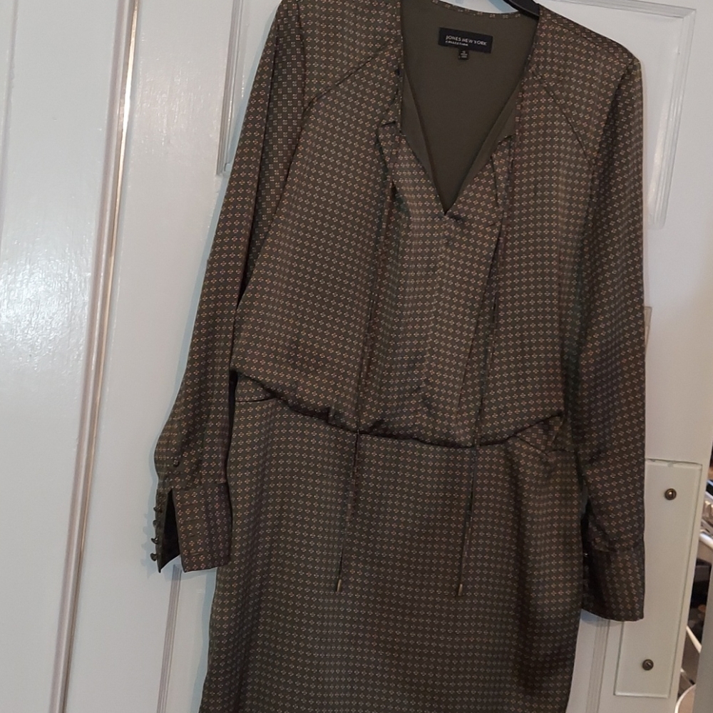 Moss green dress with tie at neck details.